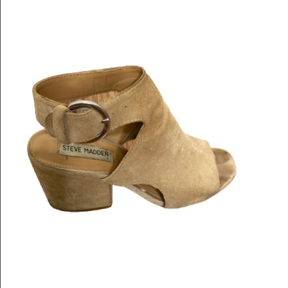 #26 Steve Madden Beige Wedge Sandals 
3” Heel. - Picture 3 of 4